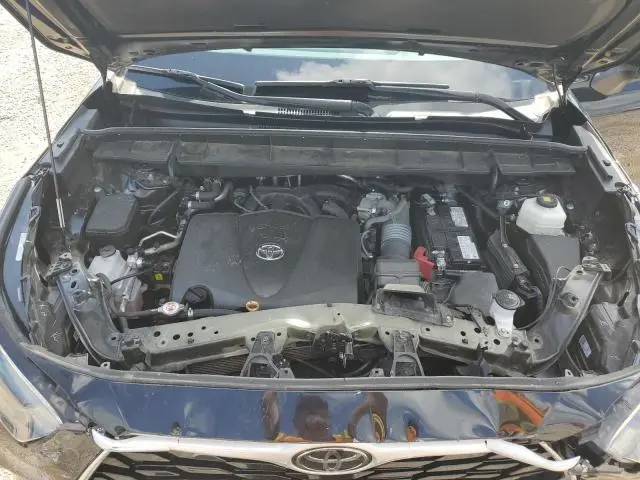 2021 TOYOTA HIGHLANDER XLE  