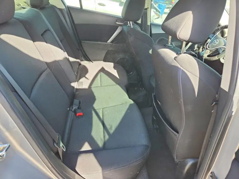 2011 MAZDA 3 S  
