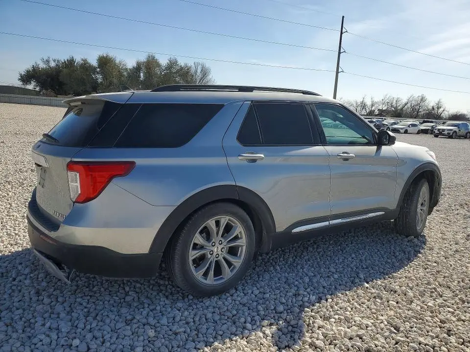 2022 FORD EXPLORER XLT  
