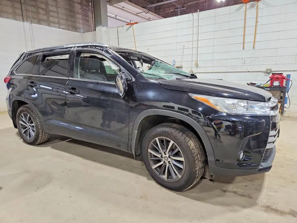2017 TOYOTA HIGHLANDER XLE  
