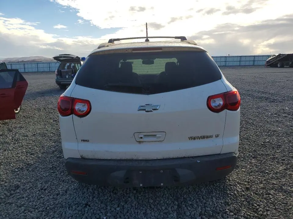 2010 CHEVROLET TRAVERSE LT  