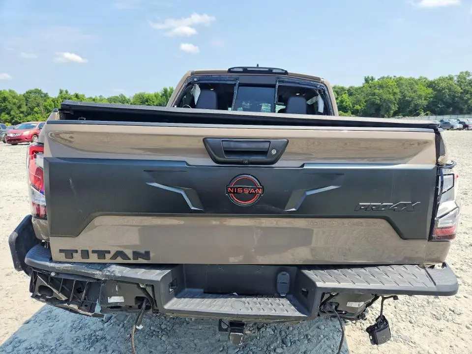 2024 NISSAN TITAN PRO-4X  