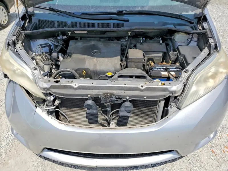 2012 TOYOTA SIENNA LE  