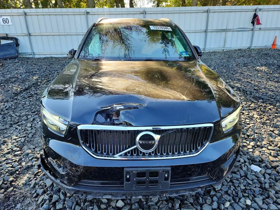 2020 VOLVO XC40 T5 MOMENTUM  