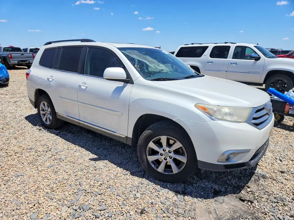 2011 TOYOTA HIGHLANDER SE  