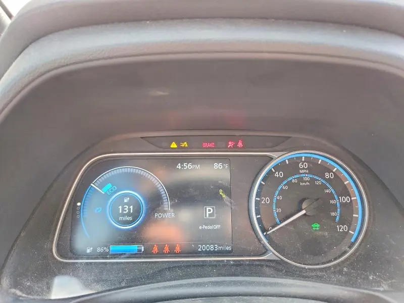 2022 NISSAN LEAF SV  