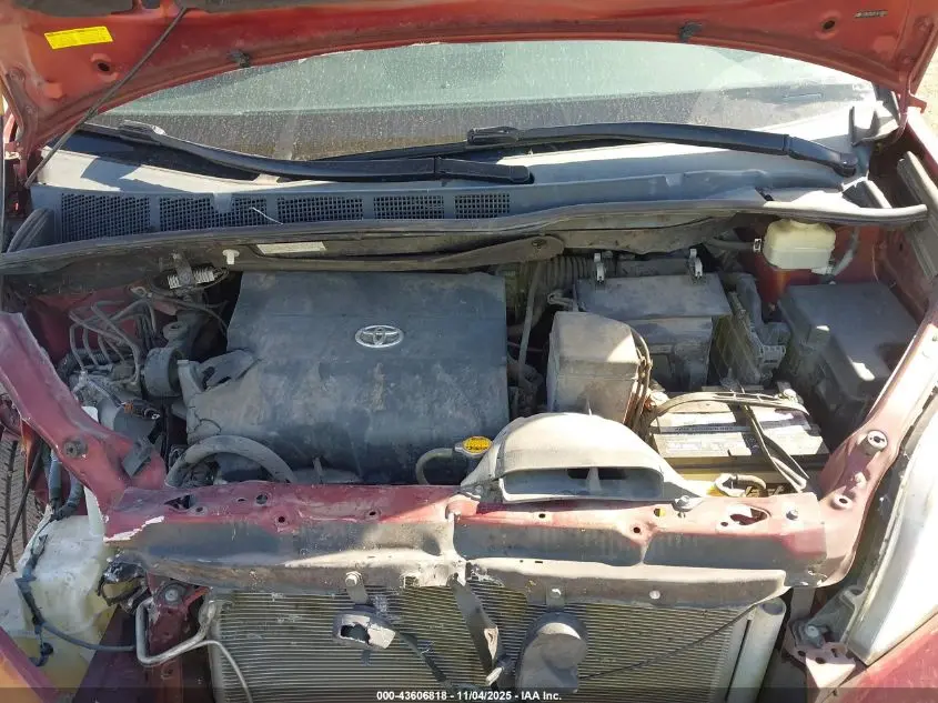 2015 TOYOTA SIENNA LE 8 PASSENGER