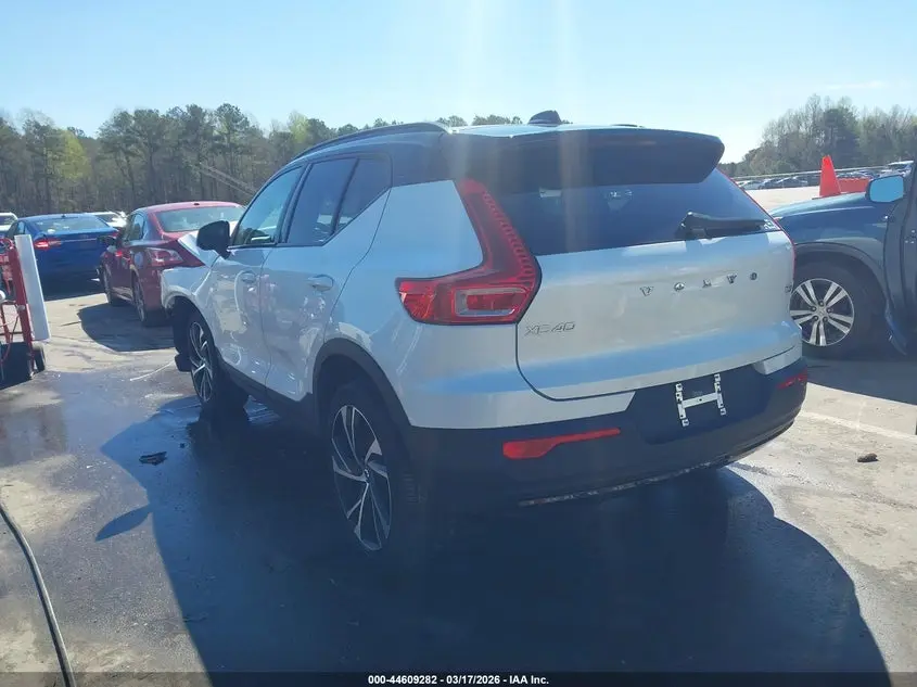 2022 VOLVO XC40 T5 R-DESIGN