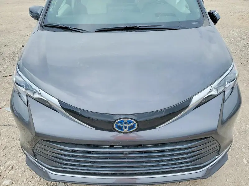 2025 TOYOTA SIENNA PLATINUM 7-PASSENGER  