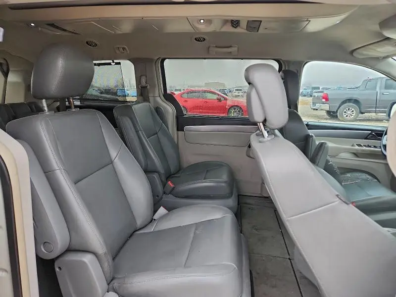2011 VOLKSWAGEN ROUTAN SE  