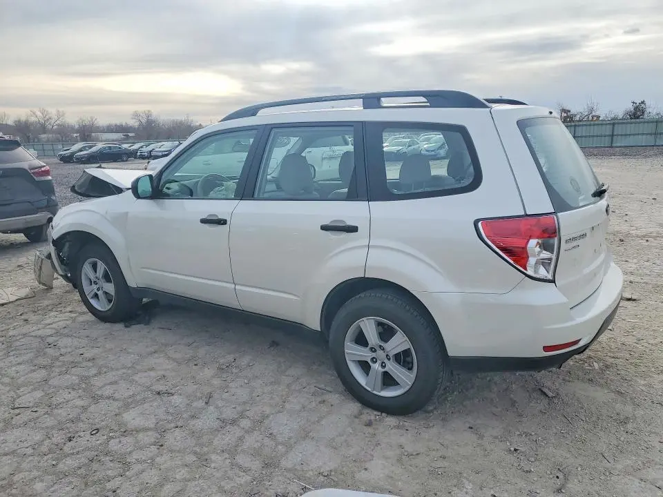 2010 SUBARU FORESTER XS  