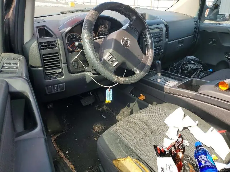 2010 NISSAN TITAN SE  