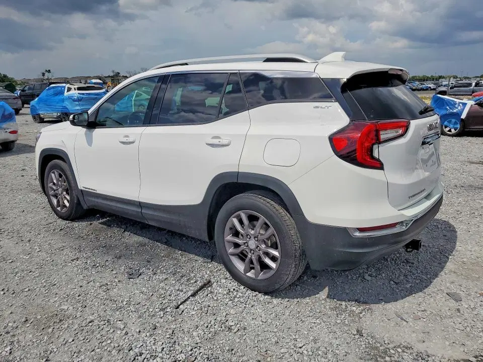 2023 GMC TERRAIN SLT  