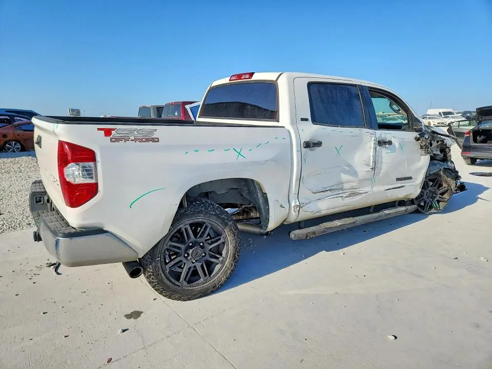 2019 TOYOTA TUNDRA CREWMAX SR5  