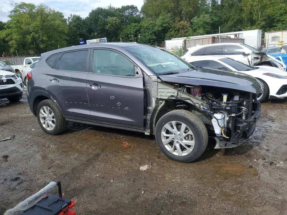 2021 HYUNDAI TUCSON SE  