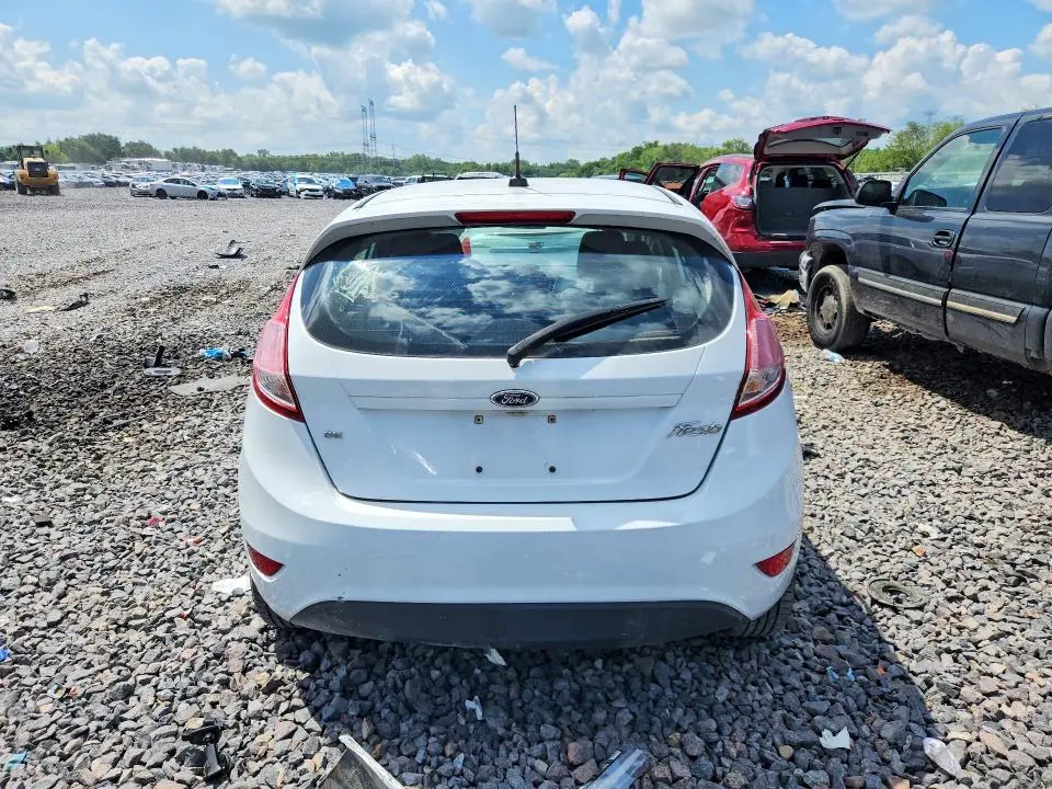 2016 FORD FIESTA SE  