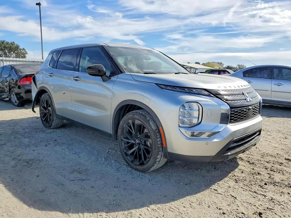 2022 MITSUBISHI OUTLANDER SE  