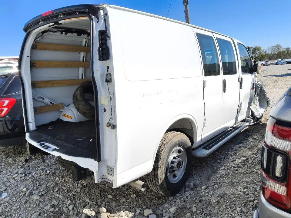 2025 GMC SAVANA G2500  
