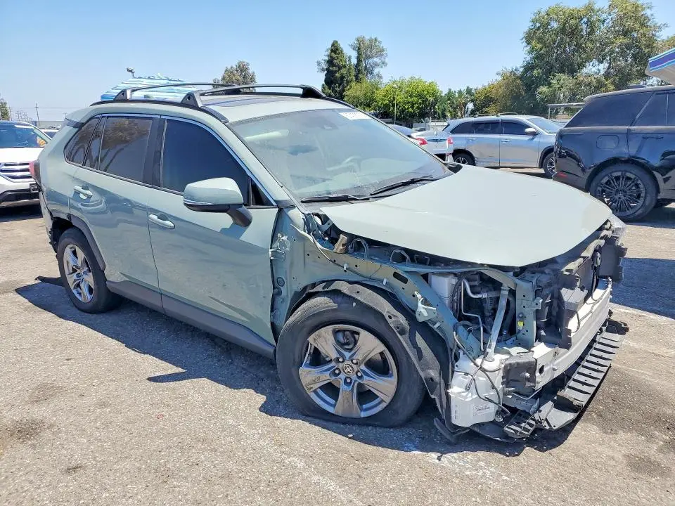 2022 TOYOTA RAV4 XLE  