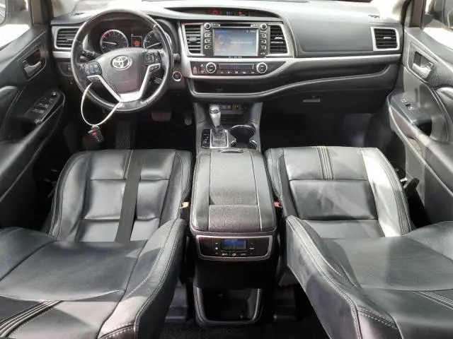 2017 TOYOTA HIGHLANDER SE