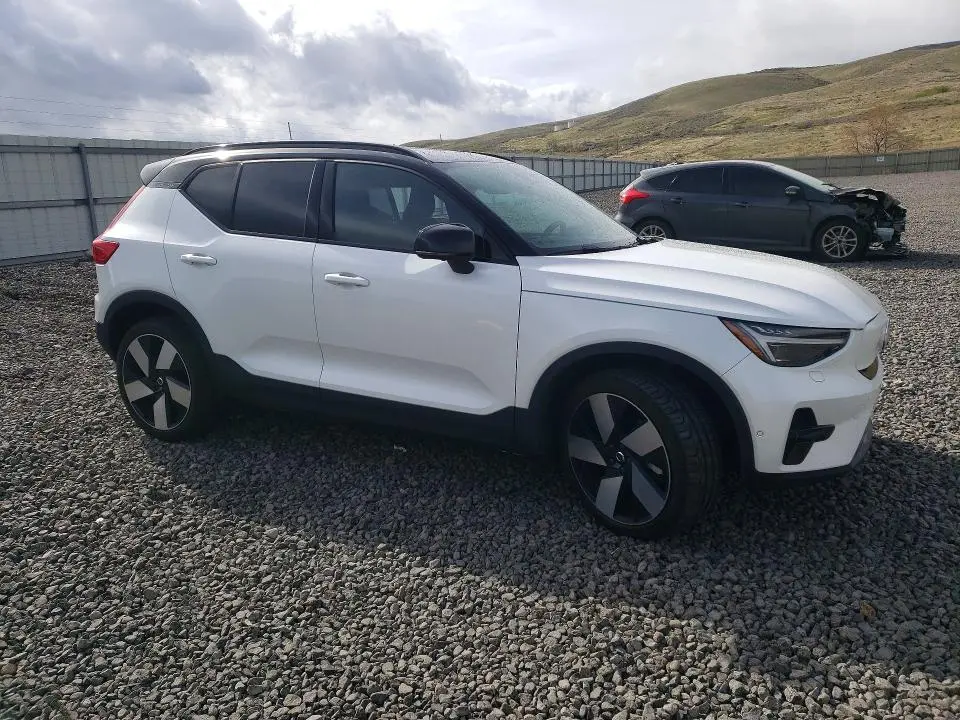 2023 VOLVO XC40 RECHARGE ULTIMATE  