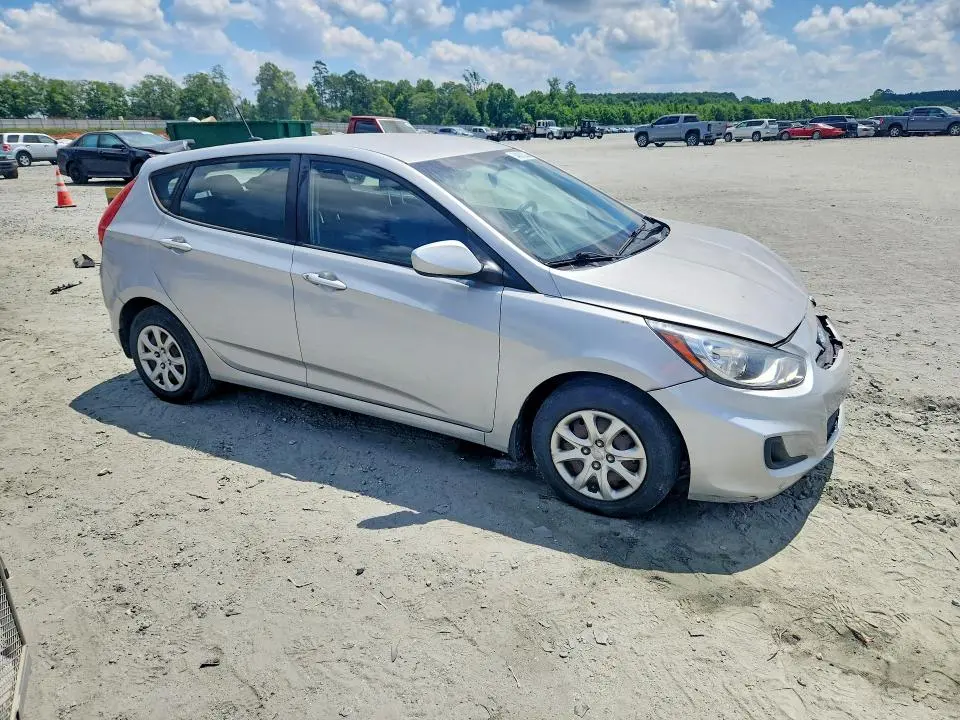 2013 HYUNDAI ACCENT GS  