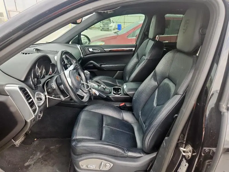 2017 PORSCHE CAYENNE   