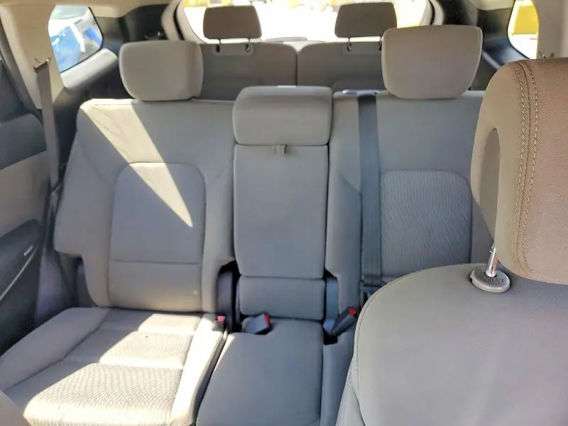 2016 HYUNDAI SANTA FE SE  
