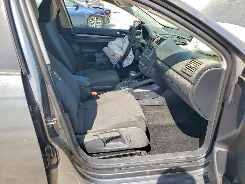 2010 VOLKSWAGEN JETTA   