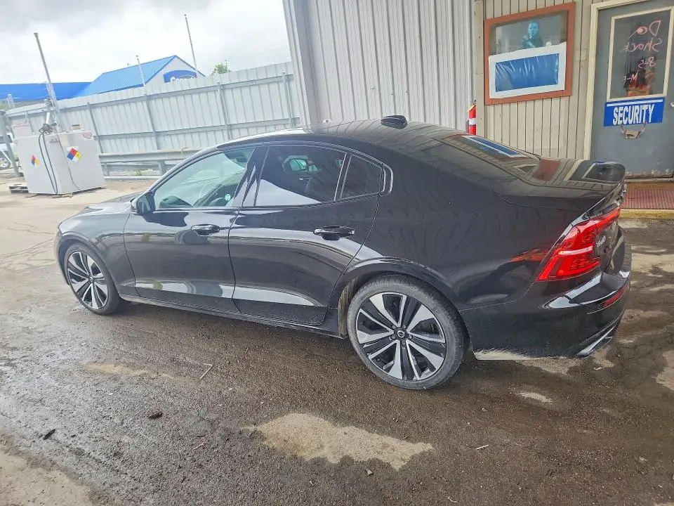 2022 VOLVO S60 B5 MOMENTUM  