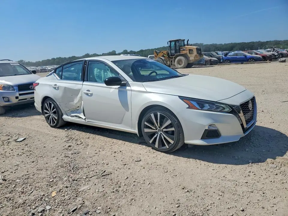 2022 NISSAN ALTIMA SR  