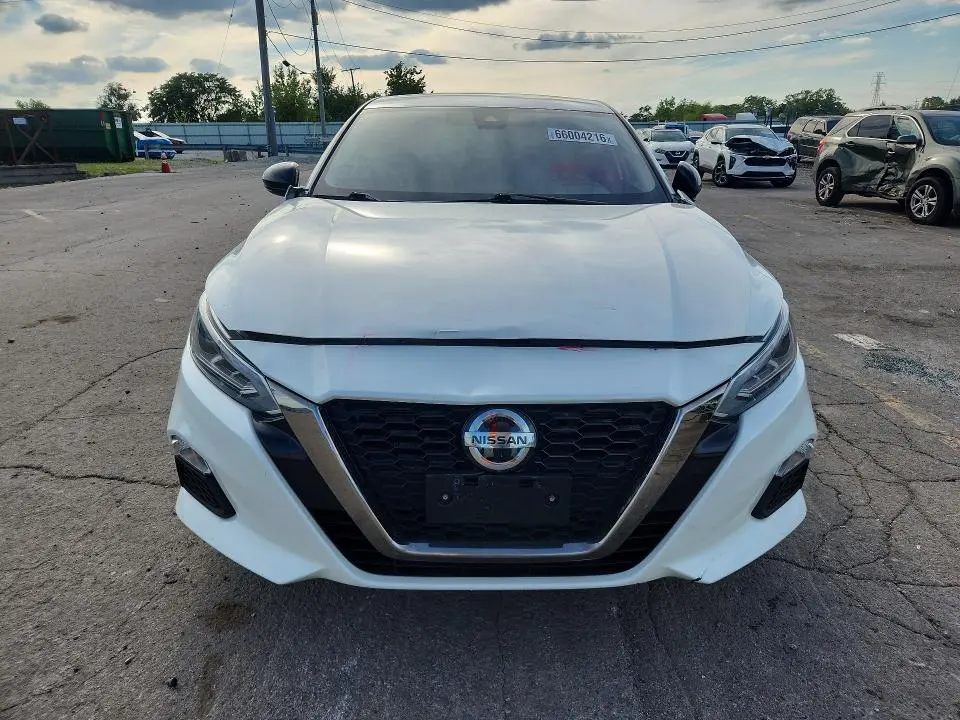 2021 NISSAN ALTIMA SR  