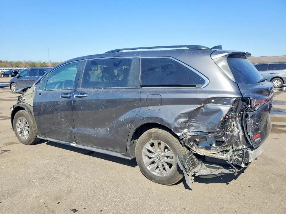 2025 TOYOTA SIENNA XLE 8-PASSENGER  