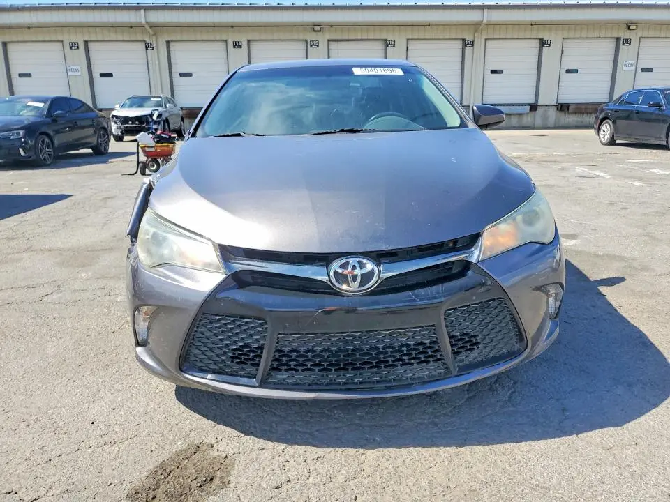 2016 TOYOTA CAMRY SE  