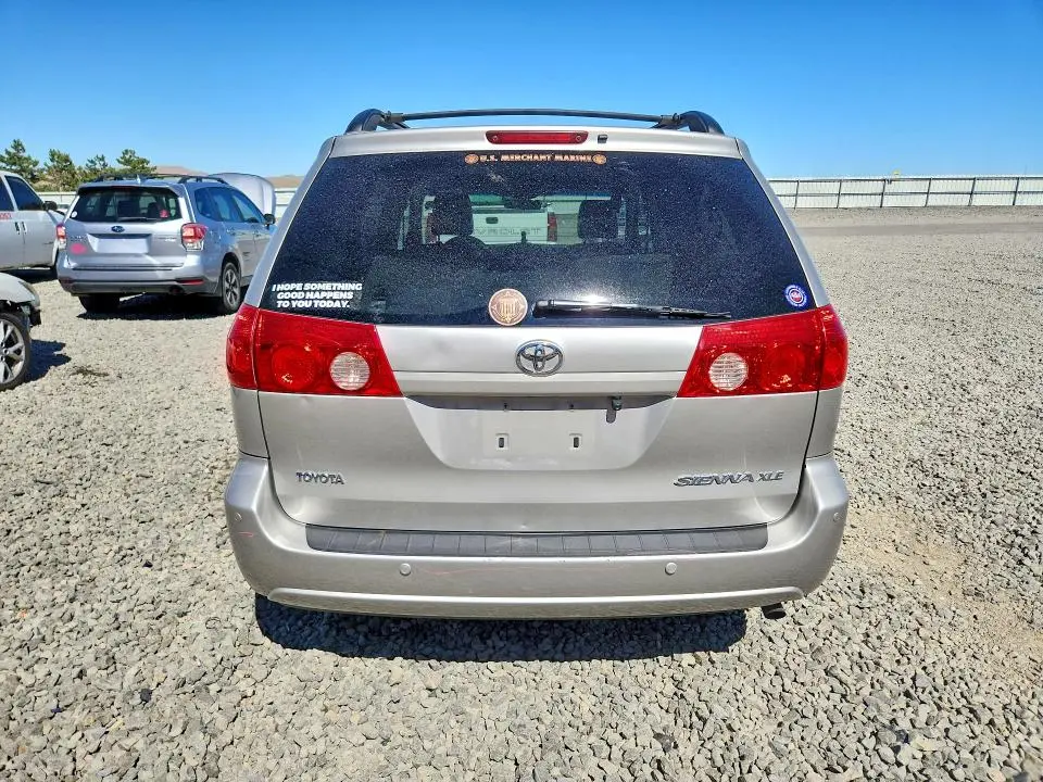 2010 TOYOTA SIENNA XLE  