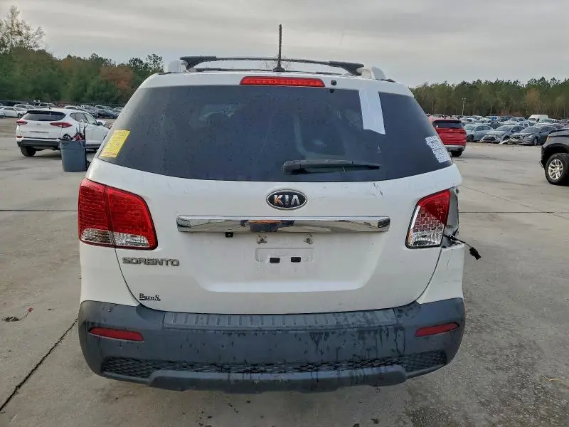 2011 KIA SORENTO BASE  