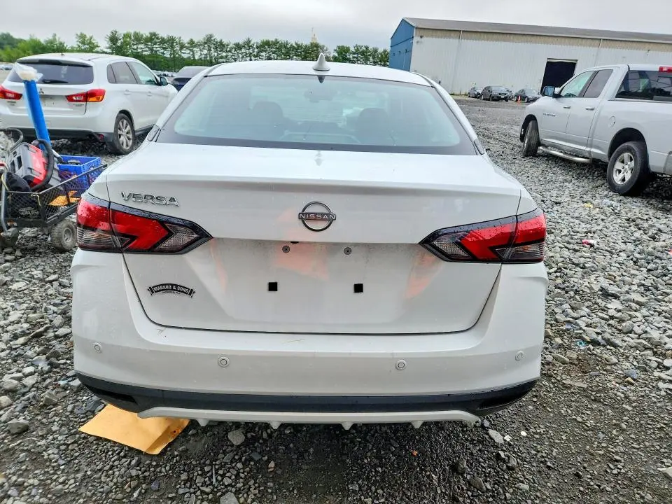 2025 NISSAN VERSA SV  