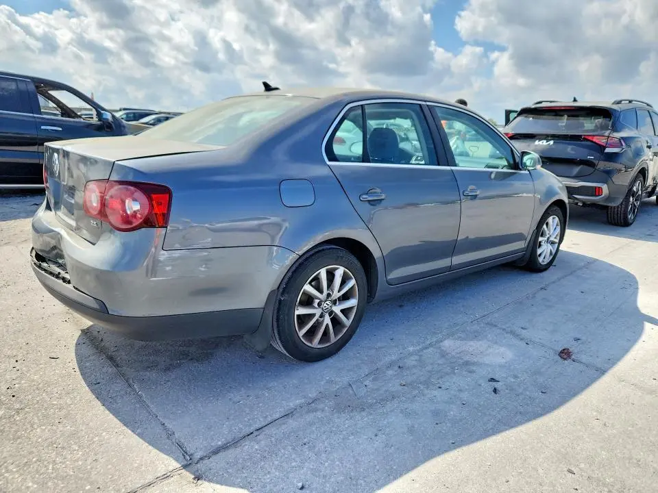2010 VOLKSWAGEN JETTA SE  