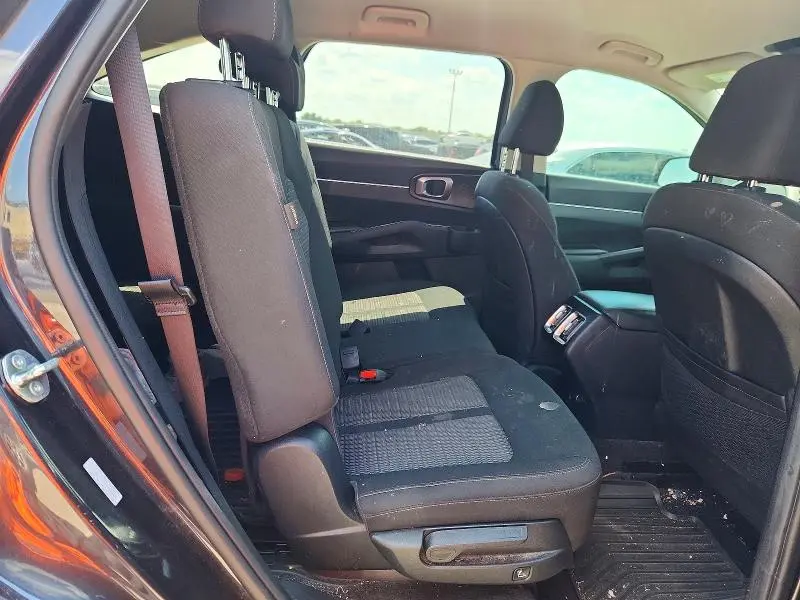 2025 KIA SORENTO LX  