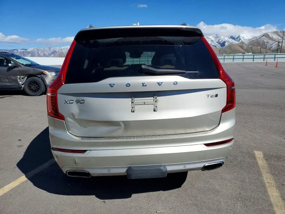 2016 VOLVO XC90 T6  