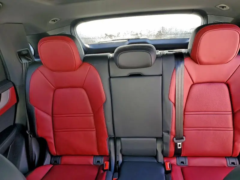 2025 PORSCHE CAYENNE   