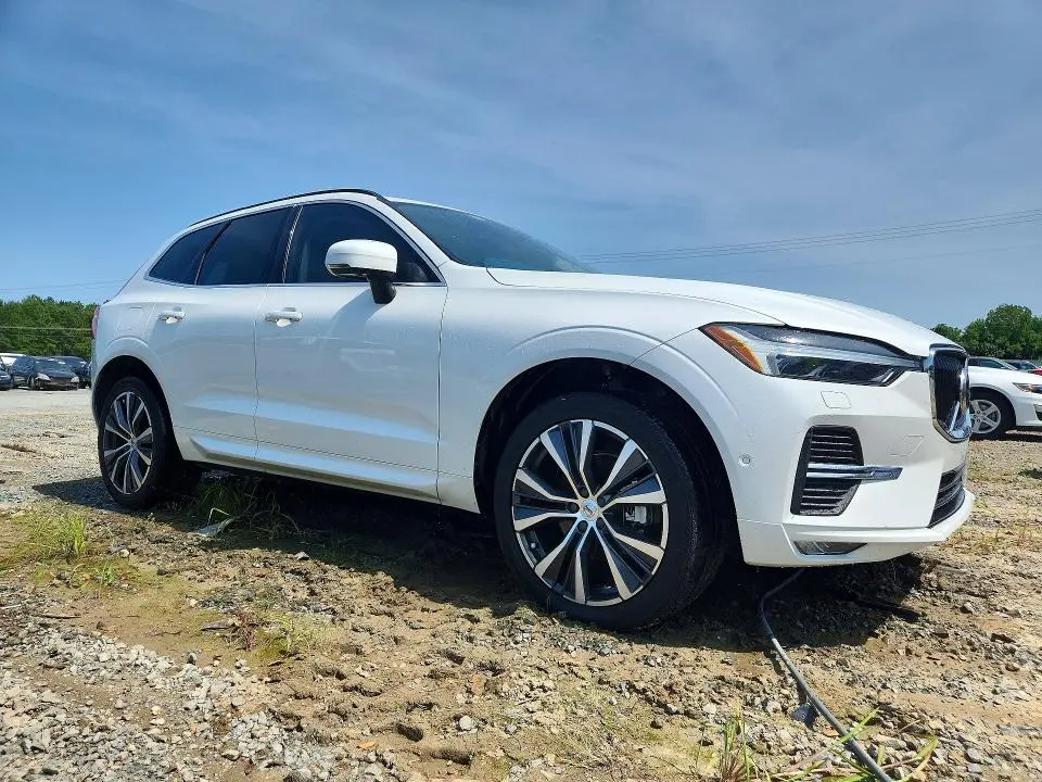 2022 VOLVO XC60 B5 MOMENTUM  