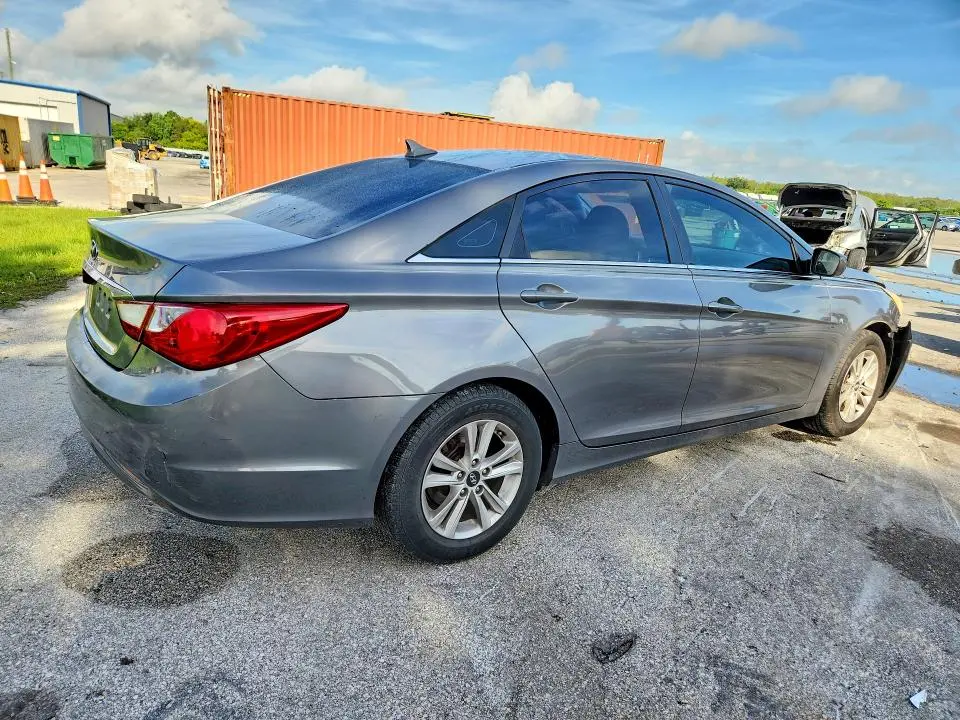 2011 HYUNDAI SONATA GLS  