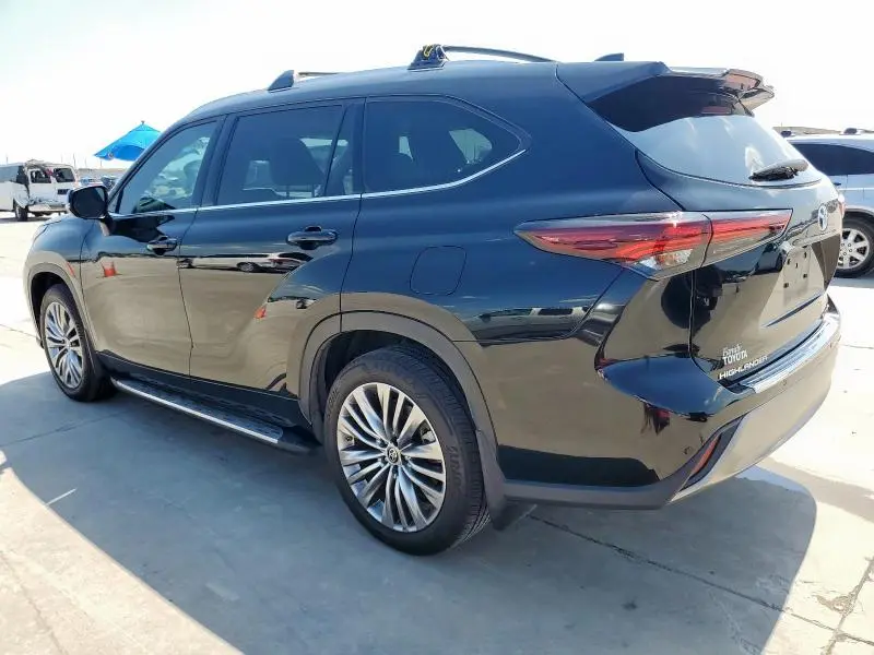 2024 TOYOTA HIGHLANDER LE  
