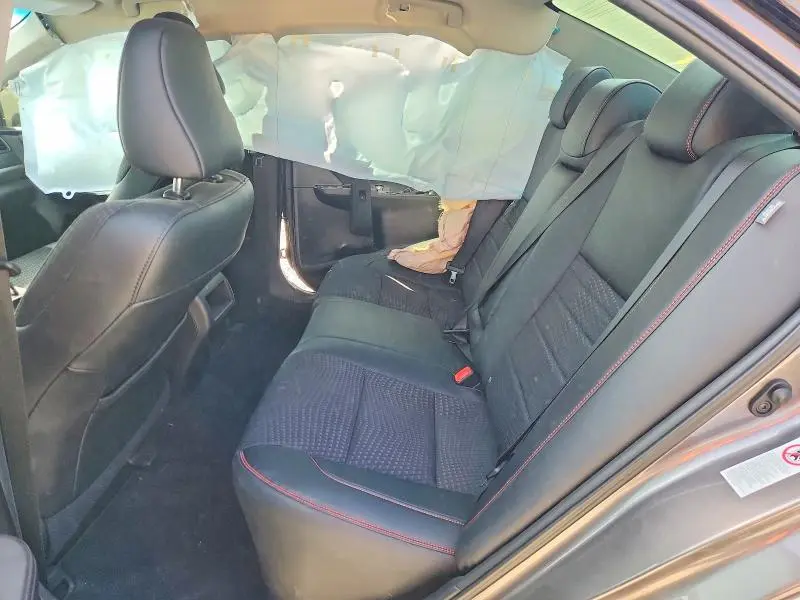 2015 TOYOTA CAMRY SE  