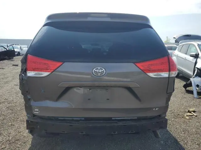 2013 TOYOTA SIENNA LE  