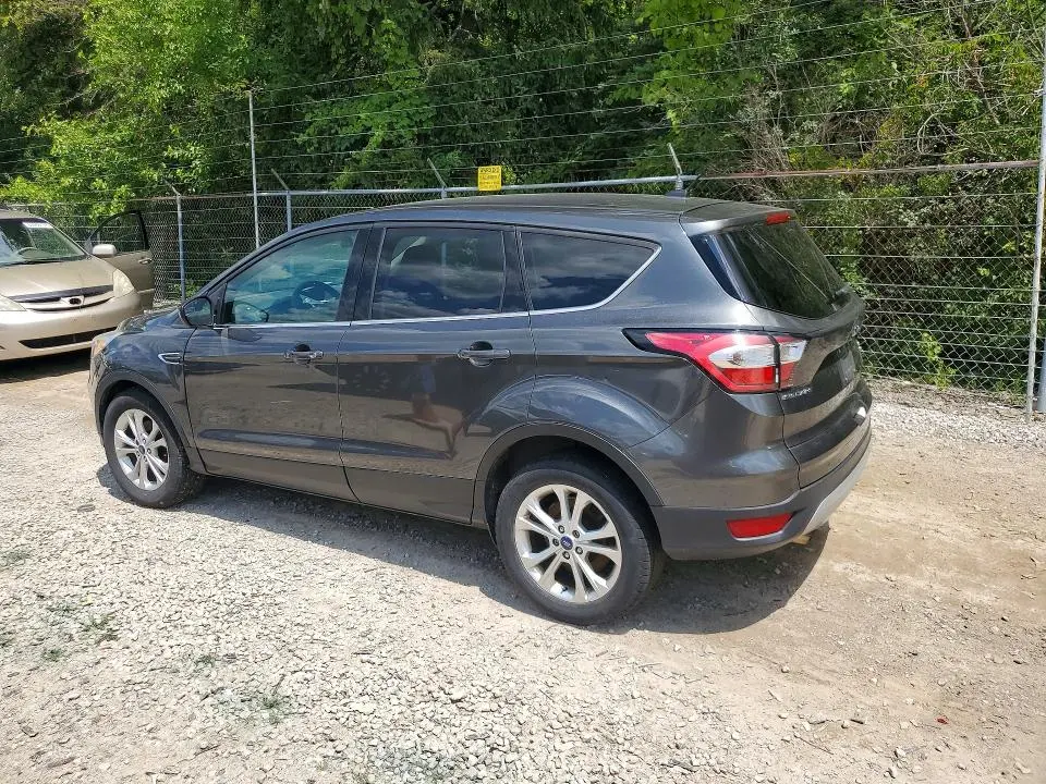 2017 FORD ESCAPE SE  