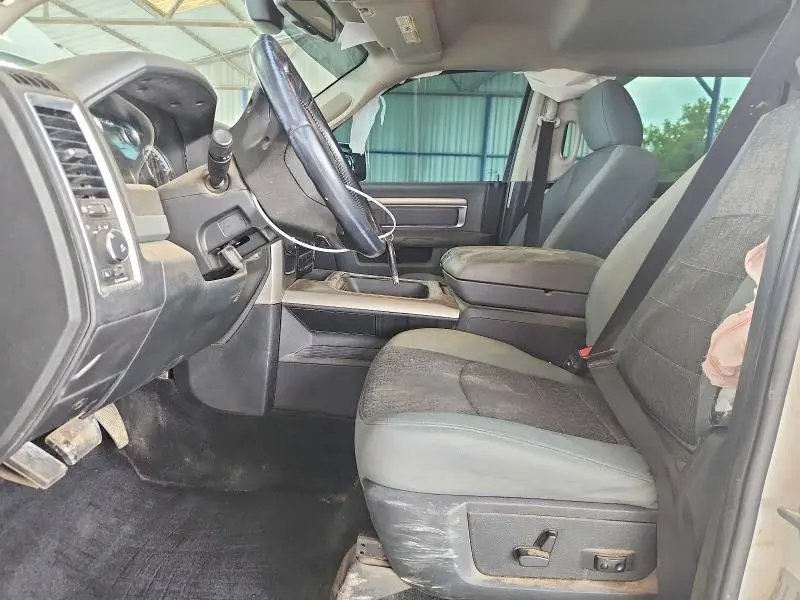 2016 RAM 1500 SLT  