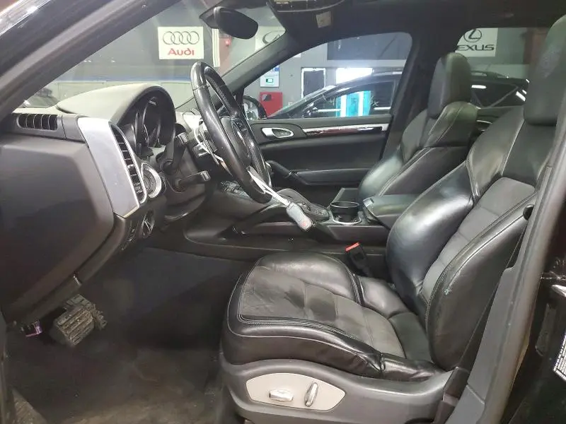 2017 PORSCHE CAYENNE   