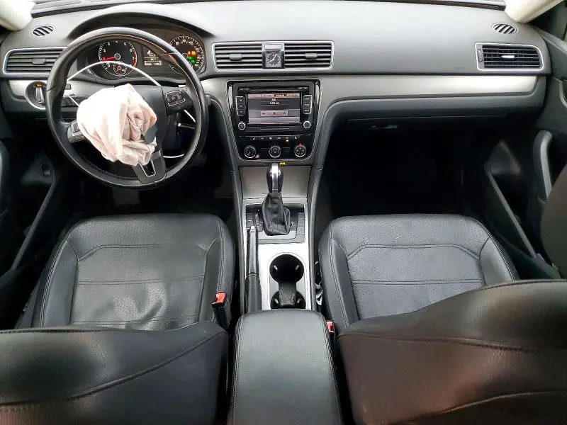 2015 VOLKSWAGEN PASSAT SE  
